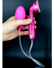 Klitoriální pumpa s vibracemi pro ženy 5 x 4 cm.