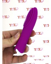 Dott - Mini Vibrator se stimulujícím silikonovým pláštěm 12 x 3 cm. 