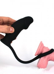 Anální vibrátor s prstencem na penis zabudovaný do čistého silikónu 13 X 4,2 cm.