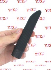 Nyly - Klasický černý mini vibrator 13,5 x 2,5 cm.